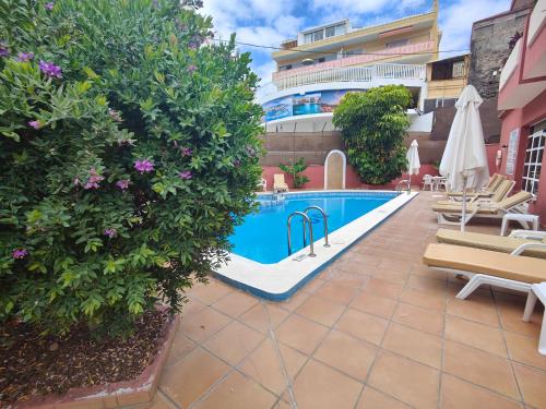 Бассейн в Hotel Don Cándido или поблизости