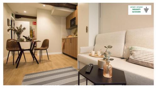Zona de estar de APARTAMENTOS BOUTIQUE ALTZOAN Aparcamiento gratis y supermercado a 2 metros