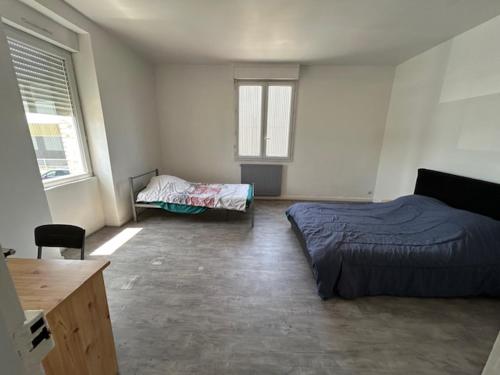 a bedroom with a bed and a desk in it at Le Paquebot - Near Les Chantiers de l'Atlantique in Saint-Nazaire