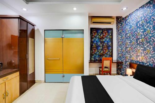 Ένα ή περισσότερα κρεβάτια σε δωμάτιο στο Hotel O Sector 5 Ghaziabad