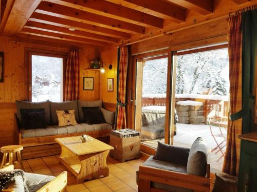 Photo de la galerie de l'établissement Cembro - chalet Arol, à Les Allues