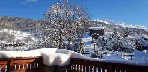 Photo de la galerie de l'établissement Cembro - chalet Arol, à Les Allues