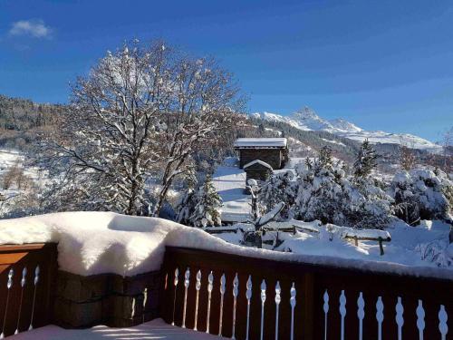 Photo de la galerie de l'établissement Cembro - chalet Arol, à Les Allues
