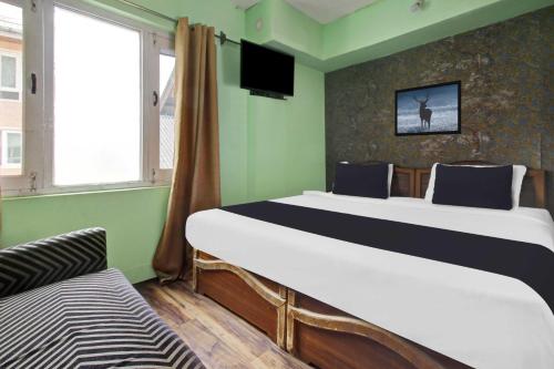 Postel nebo postele na pokoji v ubytování Hotel O Rajbagh