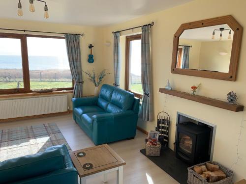 Χώρος καθιστικού στο Raasay Holiday Cottage