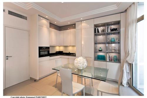REF 961 - Cannes Croisette - Sea view apartment for rent