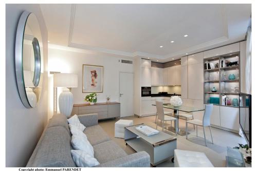 REF 961 - Cannes Croisette - Sea view apartment for rent