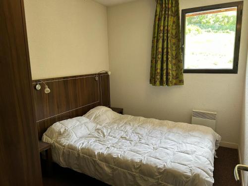 Katil atau katil-katil dalam bilik di Studio confortable à Jausiers avec terrasse et accès piscine, idéal pour 4 personnes - FR-1-165B-56