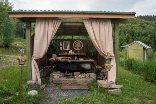 RESETówka nr 1 - chatka na odludziu z mega widokami & leśne SPA