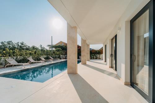 Bazén v ubytování NEW 2025 Villa Nikante nebo v jeho okolí