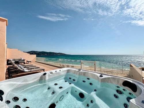 Villa pieds dans l eau la Nartelle