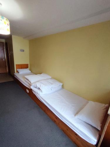 a row of beds in a room at Bushmills Hostel in Bushmills