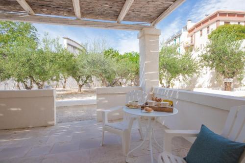 Masseriola Antiche Fogge by Apulia Hospitalityにあるバルコニーまたはテラス