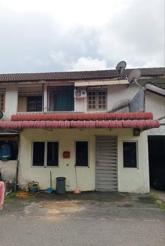 Το κτήριο όπου στεγάζεται  η παραθεριστική κατοικία