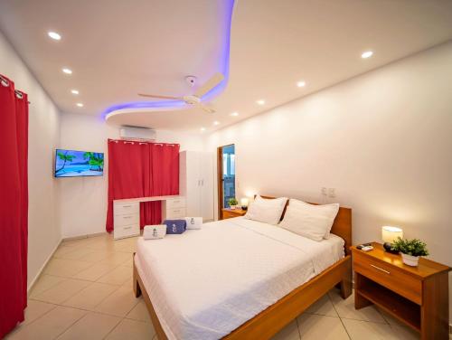 Katil atau katil-katil dalam bilik di 2BR Luxury Apartment in Heart Of Nightlife Area