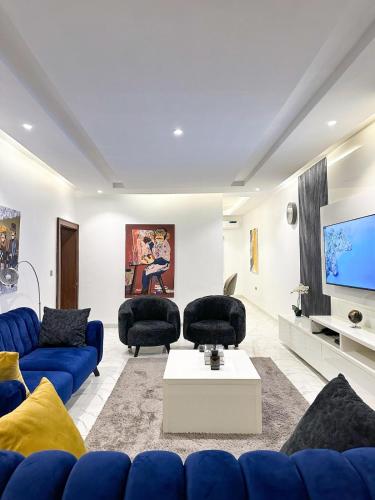 TV a/nebo společenská místnost v ubytování 3bedroom Apartment Aso - Abuja