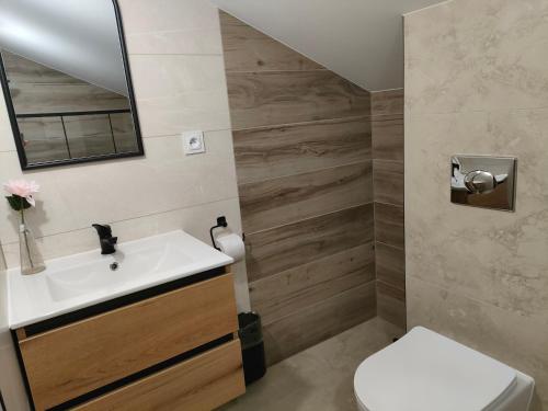 Bilik mandi di Apartamenty Dom Zielony