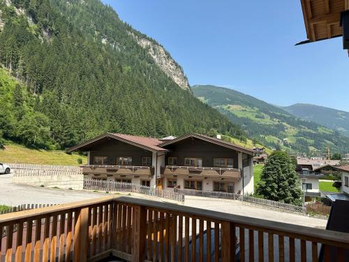 Nespecifikovaný výhled na hory nebo výhled na hory při pohledu z aparthotelu