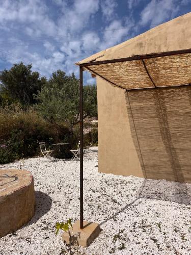 a pole in the ground next to a building at La casetta La Vita in land in Burgio