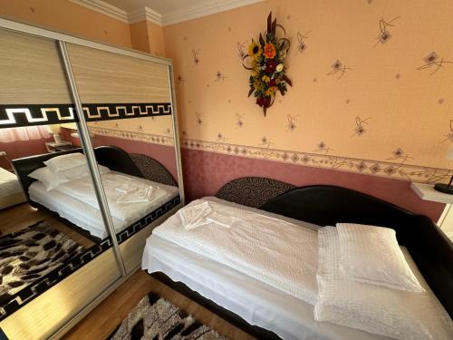 Katil atau katil-katil dalam bilik di Flamingó Apartman Kiskunmajsa