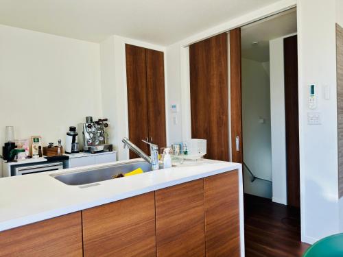 Kuchyň nebo kuchyňský kout v ubytování Tokyo Designer House with 2 Guest Rooms
