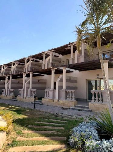 a building with a palm tree in front of it at Ramage Hotel & Resort in Cairo