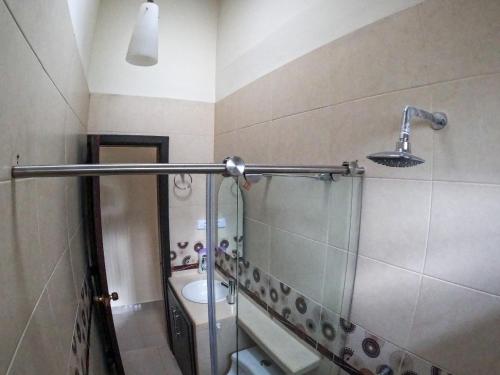Bilik mandi di Quimbaya Campestre Hotel