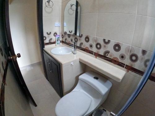 Bilik mandi di Quimbaya Campestre Hotel
