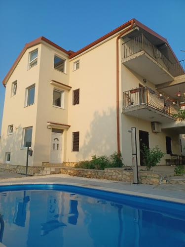 Apartment Laura - with PRIVATE swimming pool