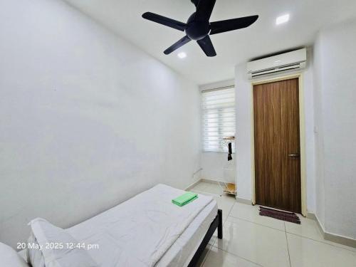 a room with a bed and a ceiling fan at Cozy Villa - Private Pool, 5BR, KTV, BBQ, PS5 just 3 Mins to Batu Ferringhi Beach! in Batu Ferringhi