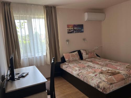 Postel nebo postele na pokoji v ubytování Nadya Holiday Home