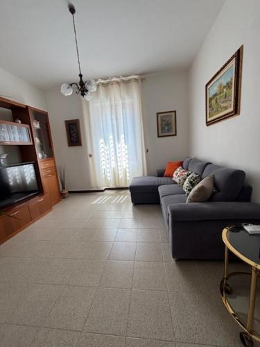 a living room with a couch and a television at Lemon Garden Home in Rome