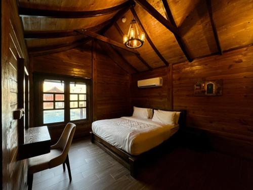 a bedroom with a bed in a wooden cabin at شاليهات ديلان in Riyadh