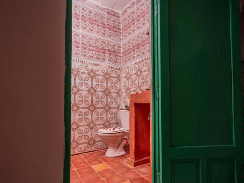 Bilik mandi di Riad Dar Medina Land
