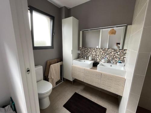 Ένα μπάνιο στο VILLA ALAÏA neuve avec piscine, pétanque proche plage et golf