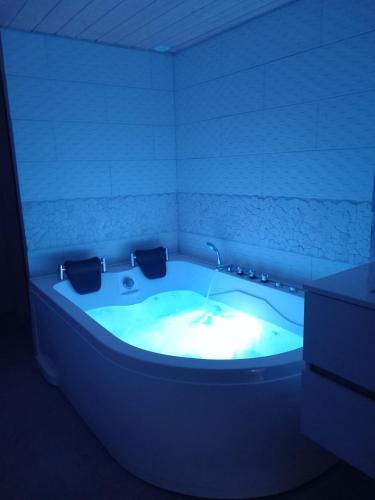 Photo de la galerie de l'établissement Bulles de Neige, Le Regit Balneo, à La Bresse