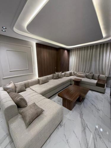 a living room with a couch and a table at Appartement kissariya luxury in Nador