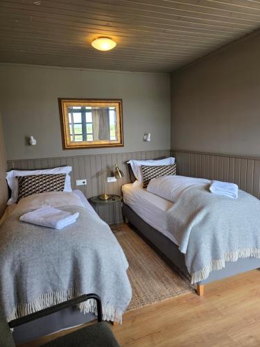 Postel nebo postele na pokoji v ubytování Riverfront Lodge Hella