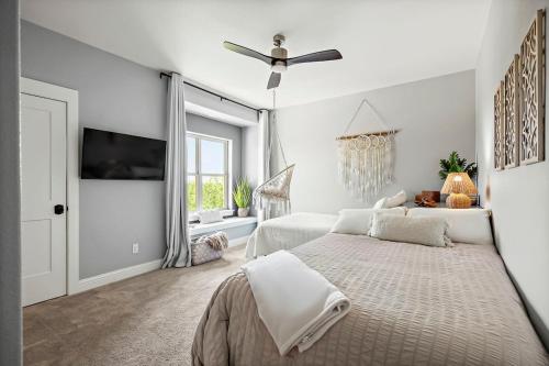 Ένα ή περισσότερα κρεβάτια σε δωμάτιο στο Big Red Chicken Estate