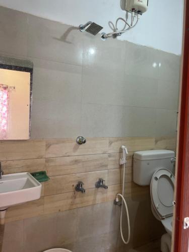 Un baño de Vadamalai Nest near Bus Stand