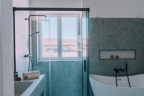 Koupelna v ubytování LyriosHomes Cortijo San Isidro