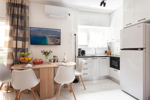 Kuchyňa alebo kuchynka v ubytovaní Stylish Seaside Apartment-Just 50m from the Beach