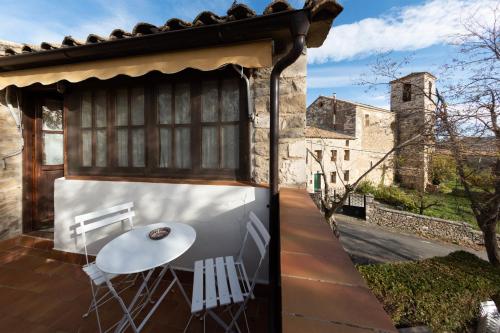 a gazebo with a white table and chairs on a patio at Casa Rural La Choca in Lecina