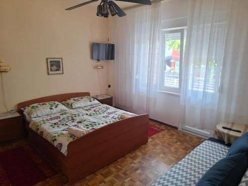 a bedroom with a bed and a window at Apartments Margareta in Novigrad Istria