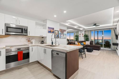 Dapur atau dapur kecil di Encantame Towers Ground Floor Lazy River Pool