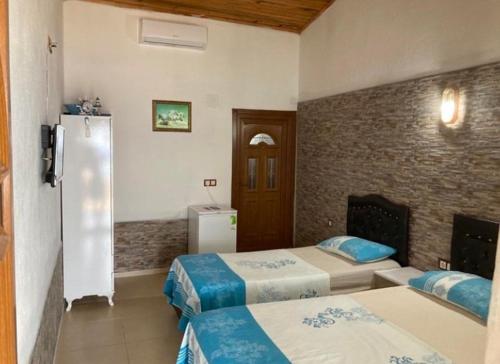 Ένα ή περισσότερα κρεβάτια σε δωμάτιο στο H A Pansiyon
