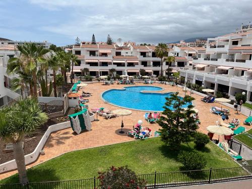 Apart Hotel Lovely 2 bed Apartment 17A3 Victoria Court 1,Los Cristianos, Tenerife