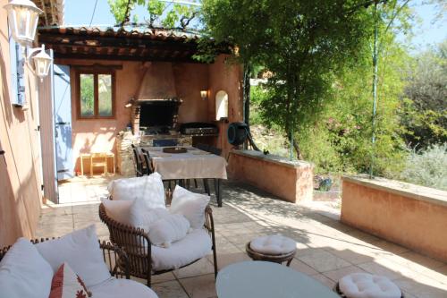 Photo de la galerie de l'établissement Les trois cypres, à Séguret