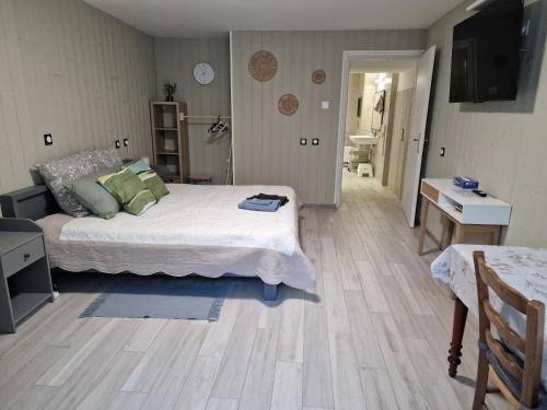 a bedroom with a bed and a living room at Votre gîte au Domaine du Lynx in Baume-les-Messieurs