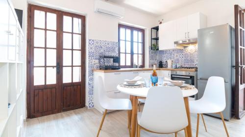 Кухня или мини-кухня в Casa Sole e Mare by Sardinianworld
